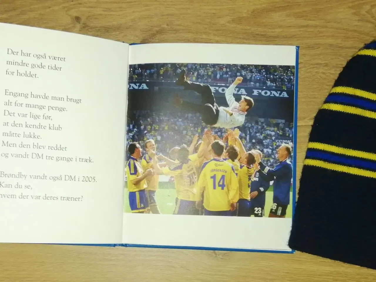 Billede 3 - BRØNDBY IF HUE(10-14 ÅR) OG LILLE RETRO BOG