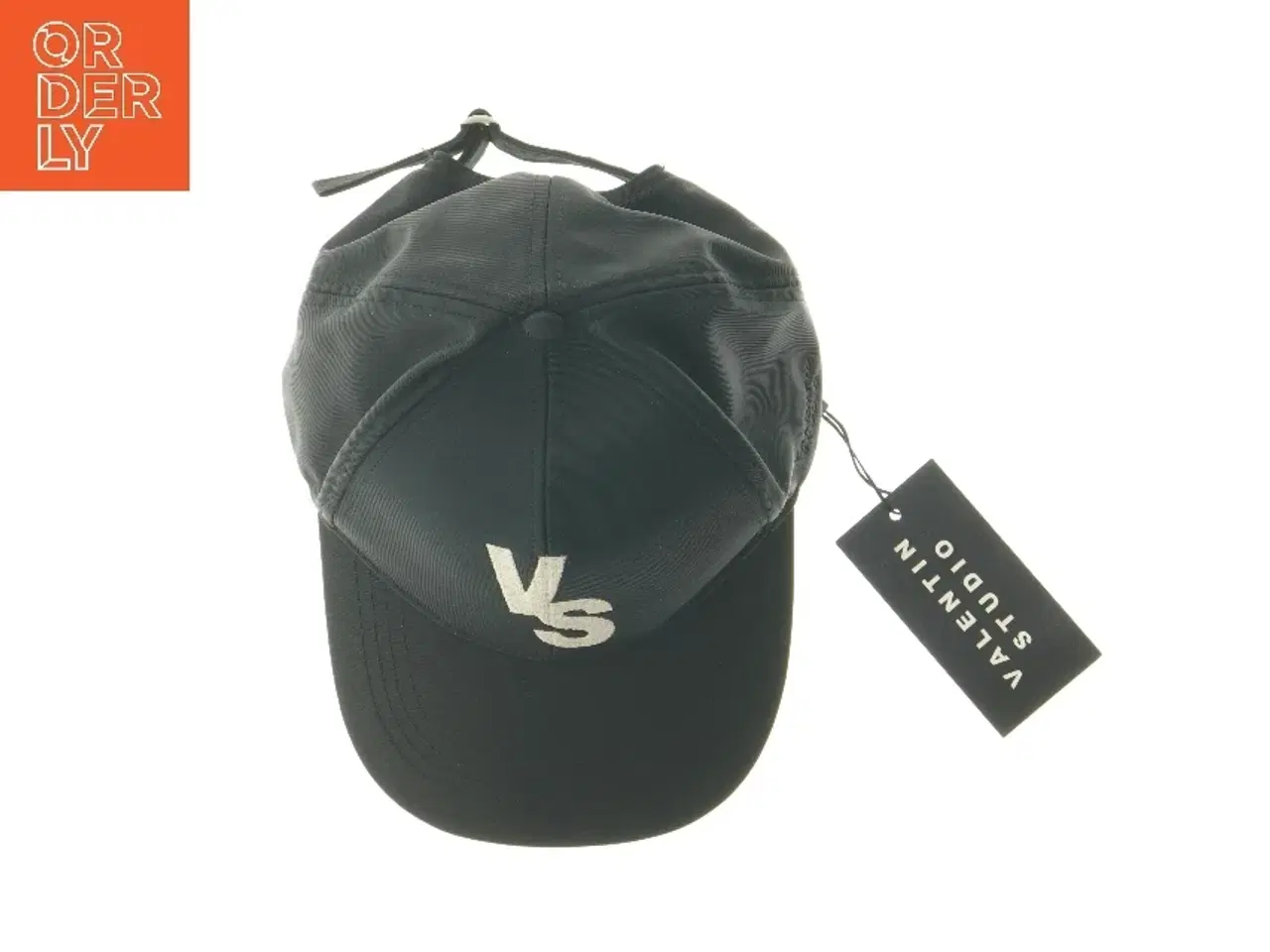 Billede 1 - Sort kasket med justerbar rem fra Valentin Studio (str. 20 cm)