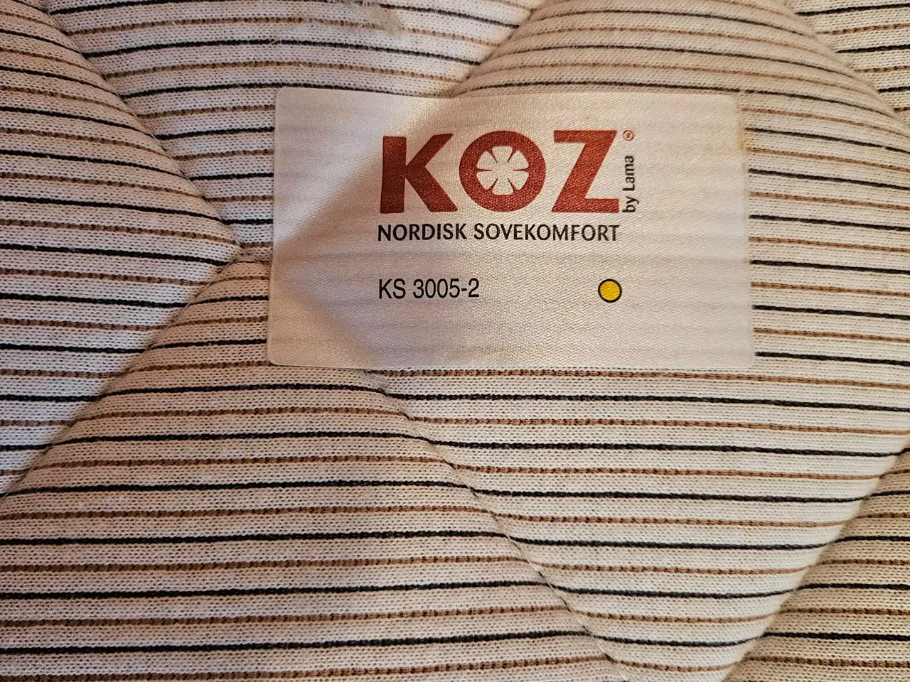 Billede 4 - Fyrretræs seng med sengebord