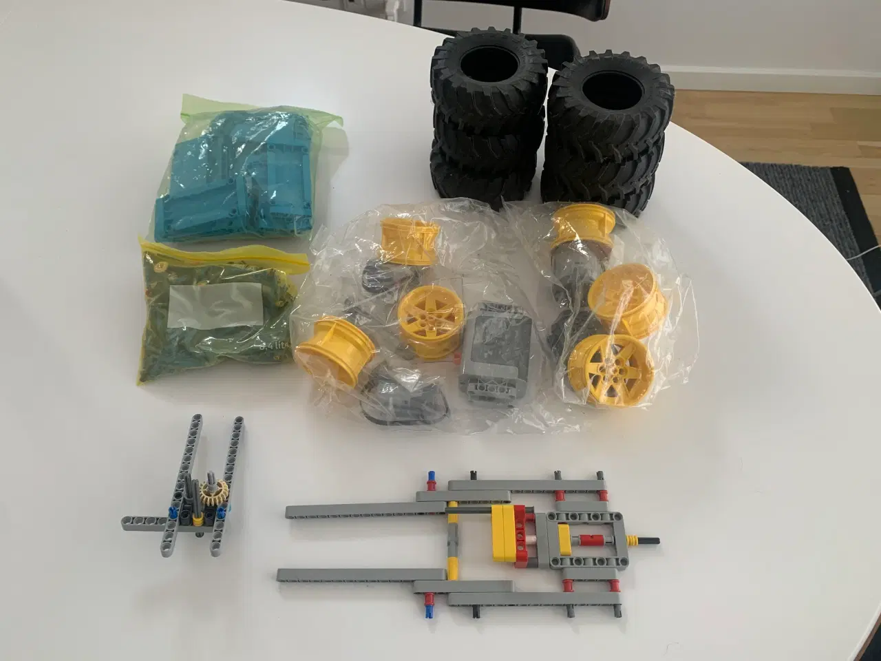 Billede 3 - LEGO 6-hjulet kranvogn (42070)