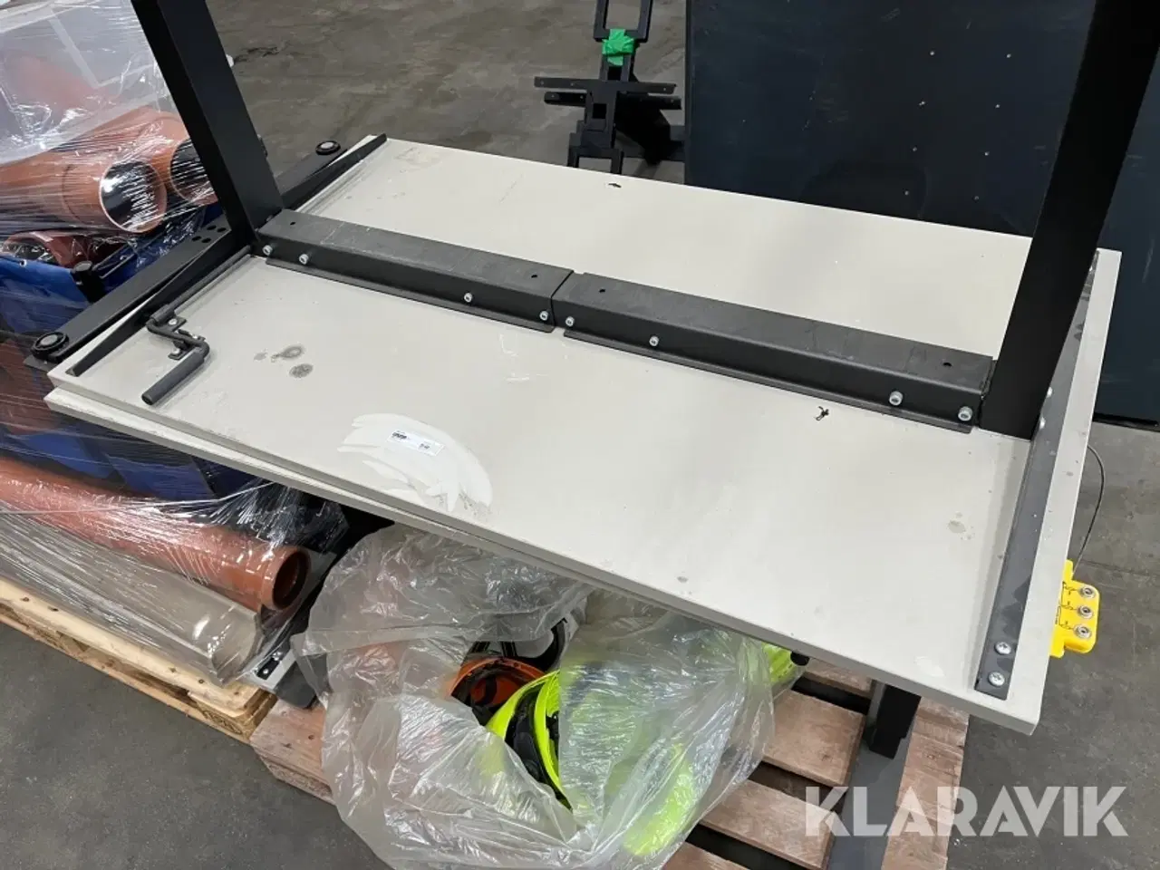 Billede 3 - Lot - hæve/sænke borde, kloakrør, hjelme