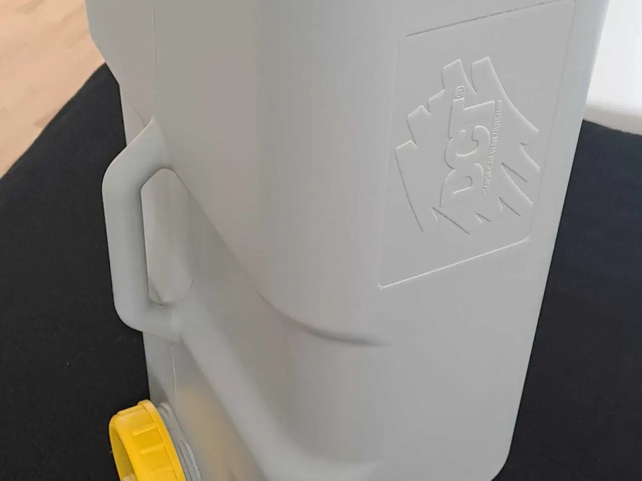 Billede 1 - Spildevandstank