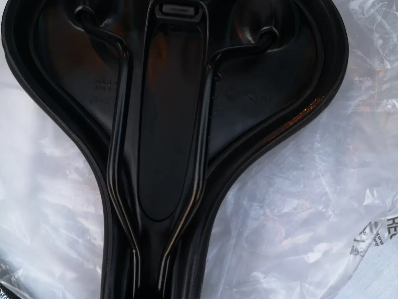 Billede 6 - Sadel 4 stk 700kr 1 stk 200kr 