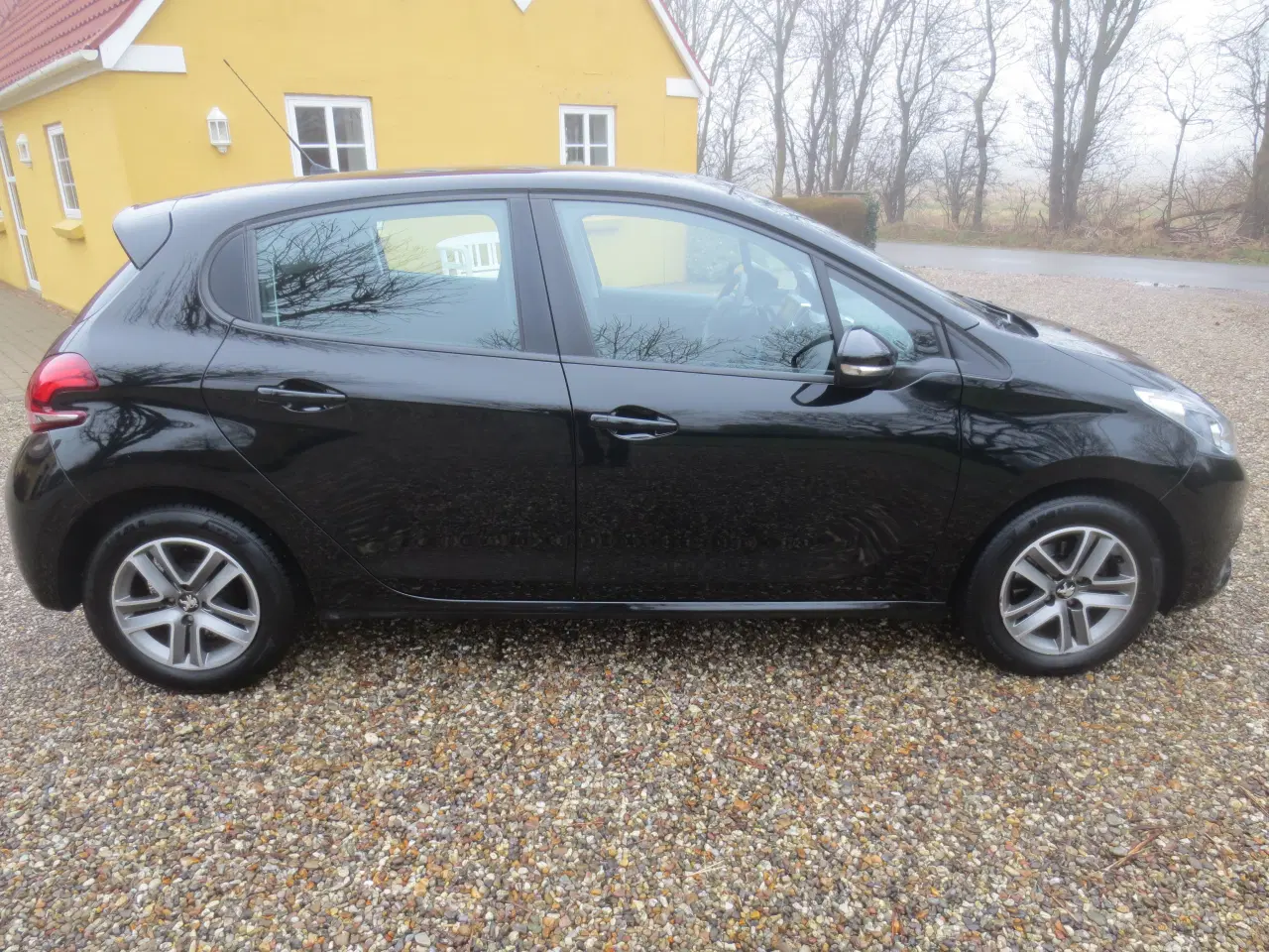 Billede 5 - Peugeot 208 1.2 i År 2015 Km 61000.