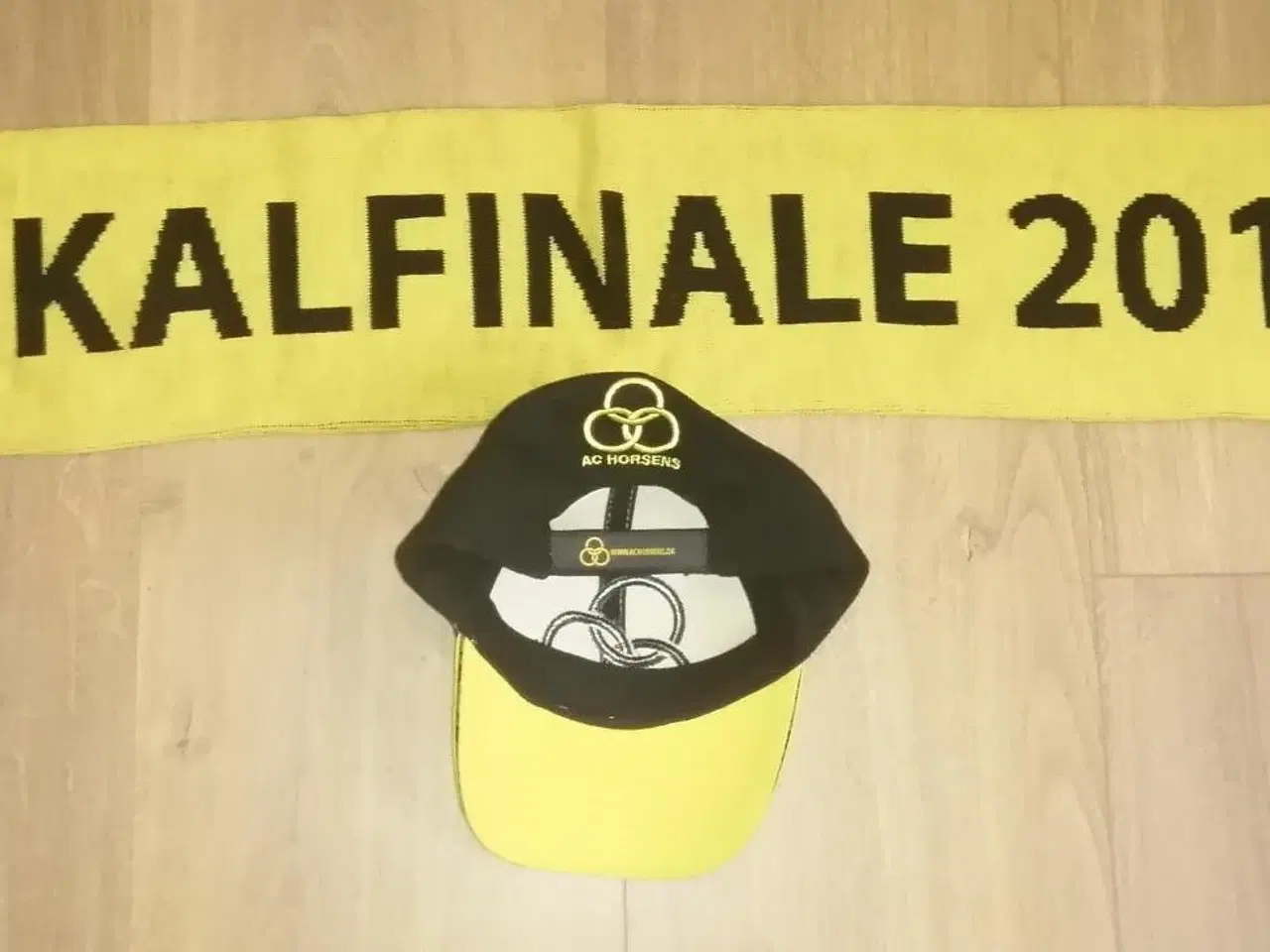 Billede 2 - SOM NYT, AC HORSENS CAP OG HALSTØRKLÆDE