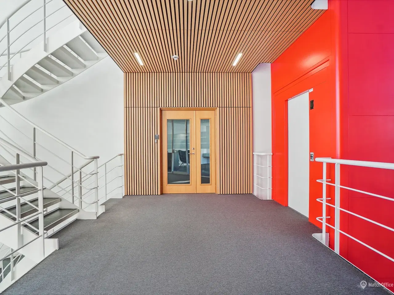 Billede 2 - Lyse og indbydende kontorlokaler med lyse trægulve