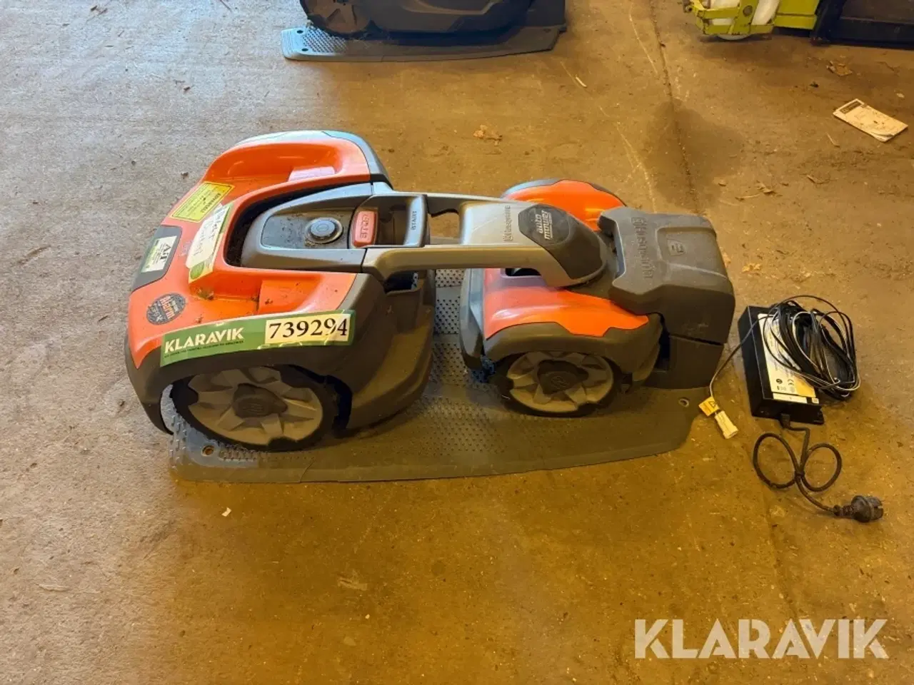 Billede 2 - Robotplæneklipper Husqvarna Professionel 535 AWD knækstyret