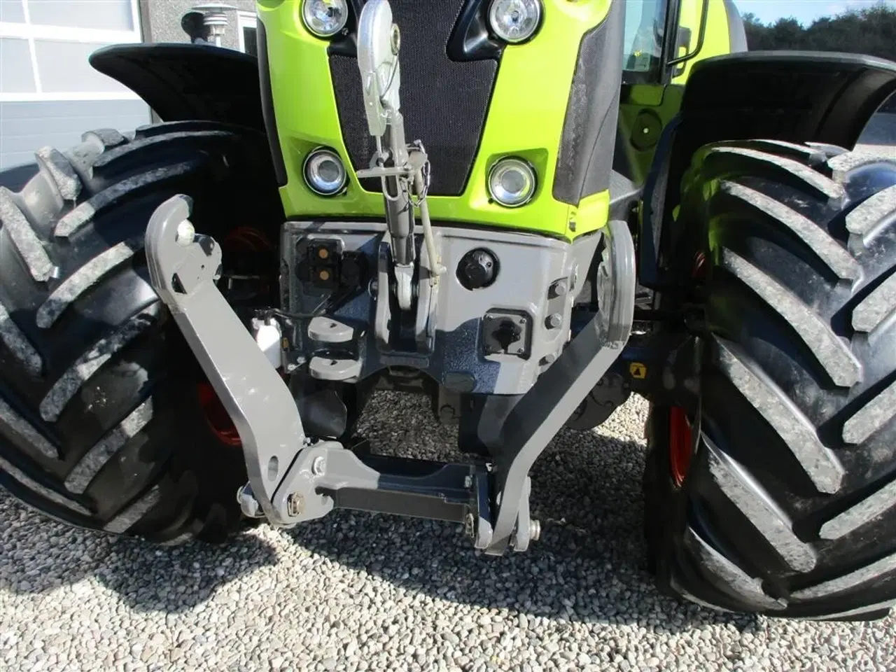 Billede 12 - CLAAS Axion 830 Med frontlift og luft anlæg.