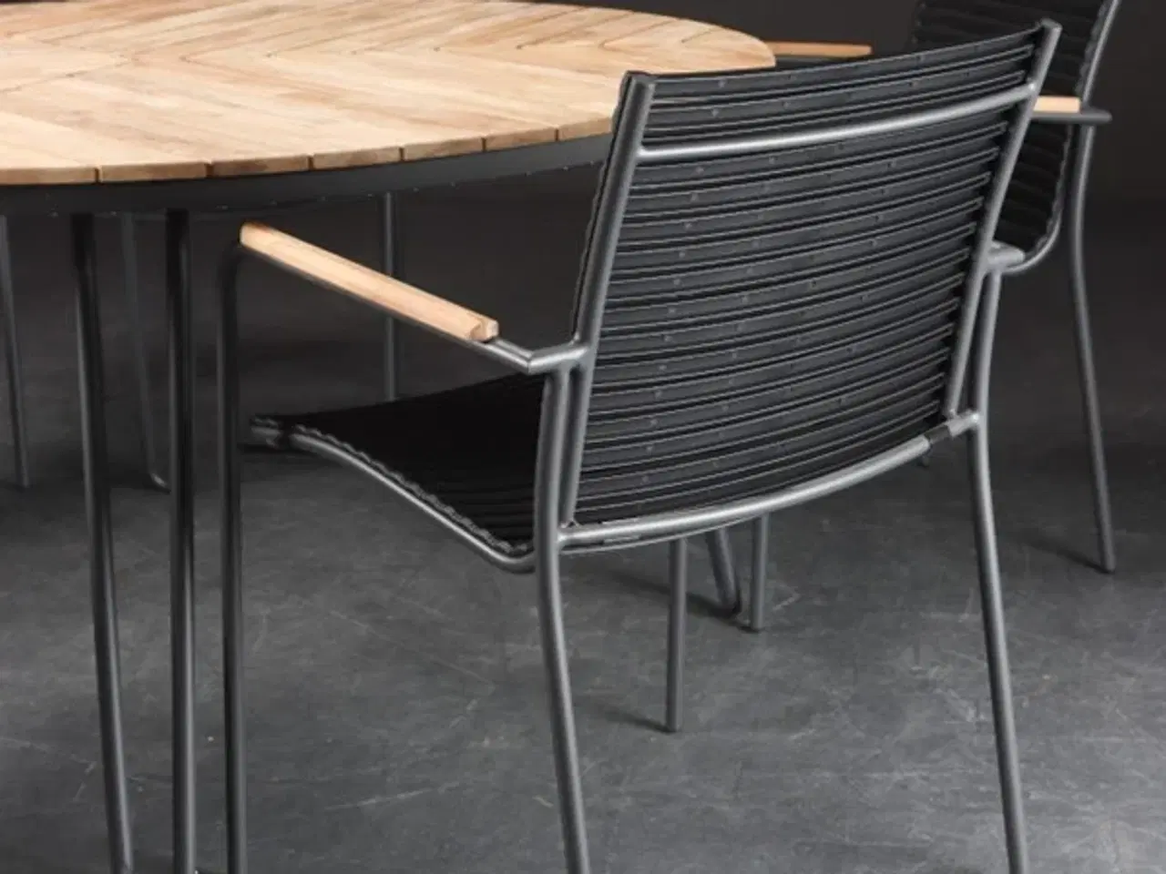Billede 5 - Havebord samt fire stole 