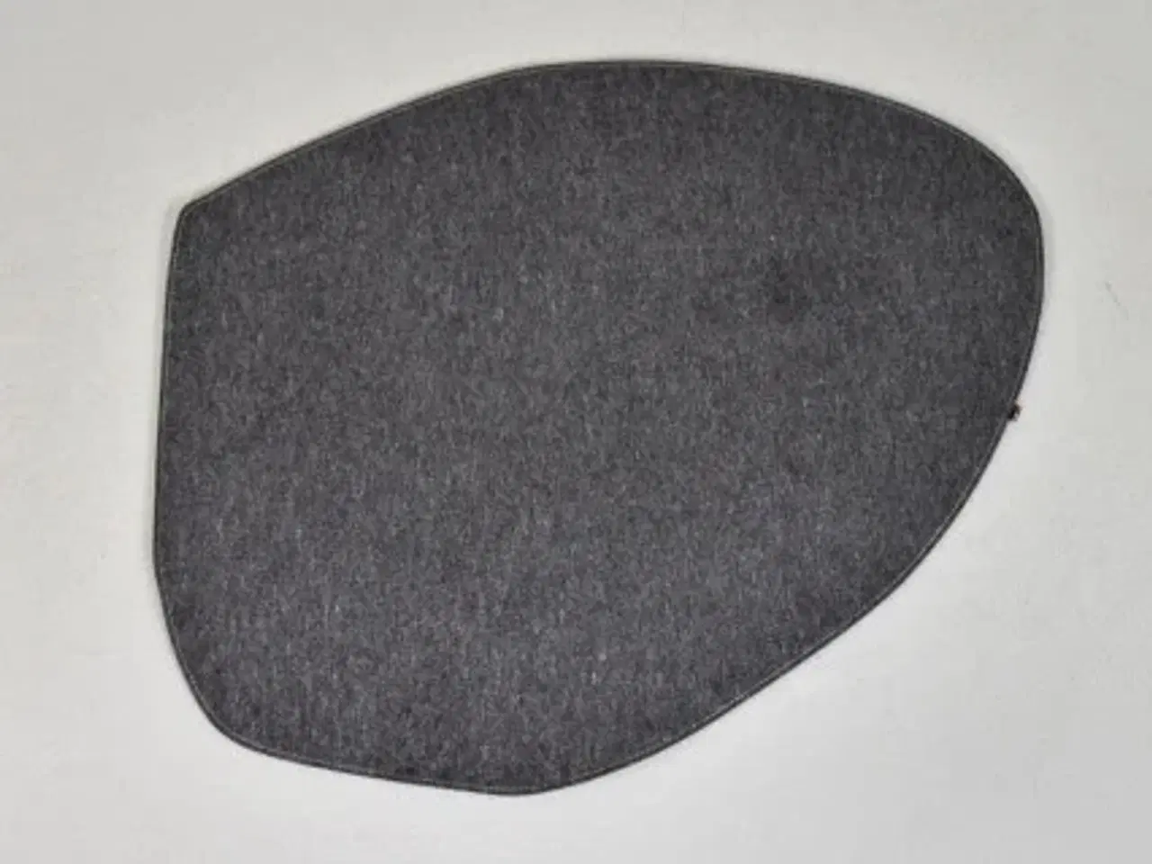 Billede 5 - Fraster pebble gulvtæppe i mørkegråt filt