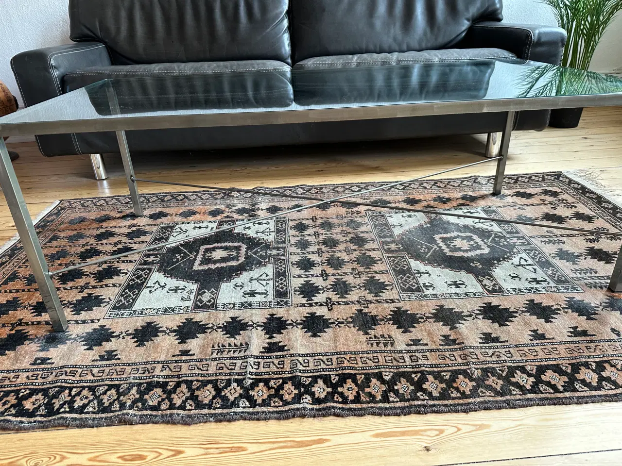 Billede 3 - Sofabord i stålramme m glasplade