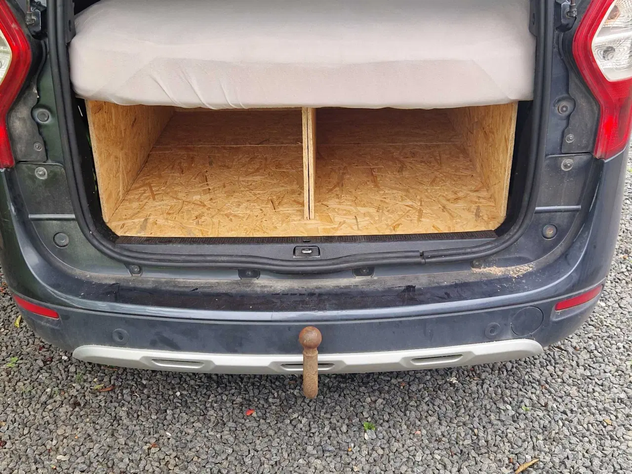 Billede 9 - 7 pers. Bil med hjemmelavet camper indretning