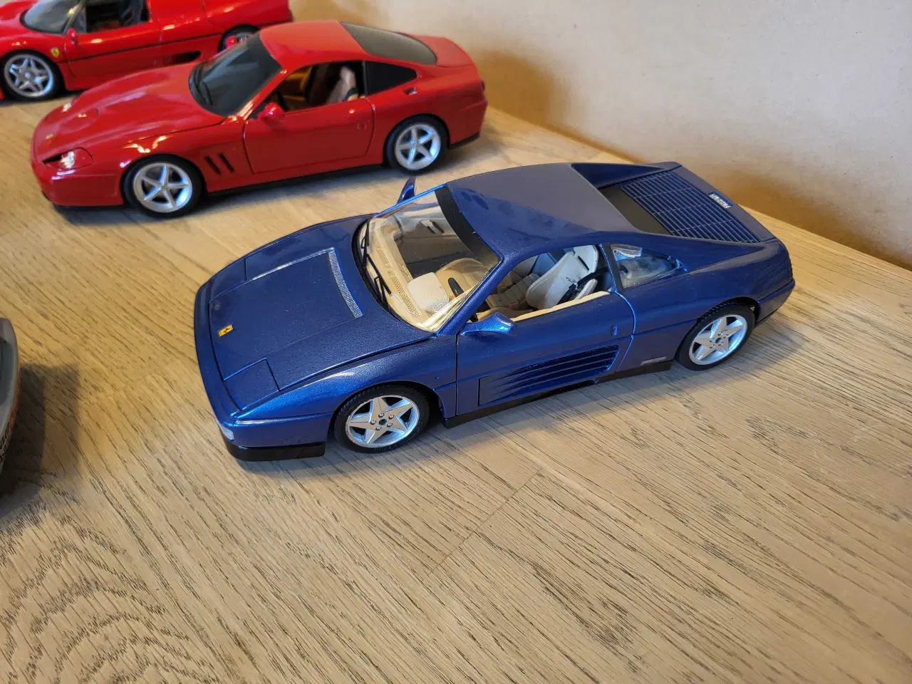 Billede 5 - modelbiler 6 stk. 1/18