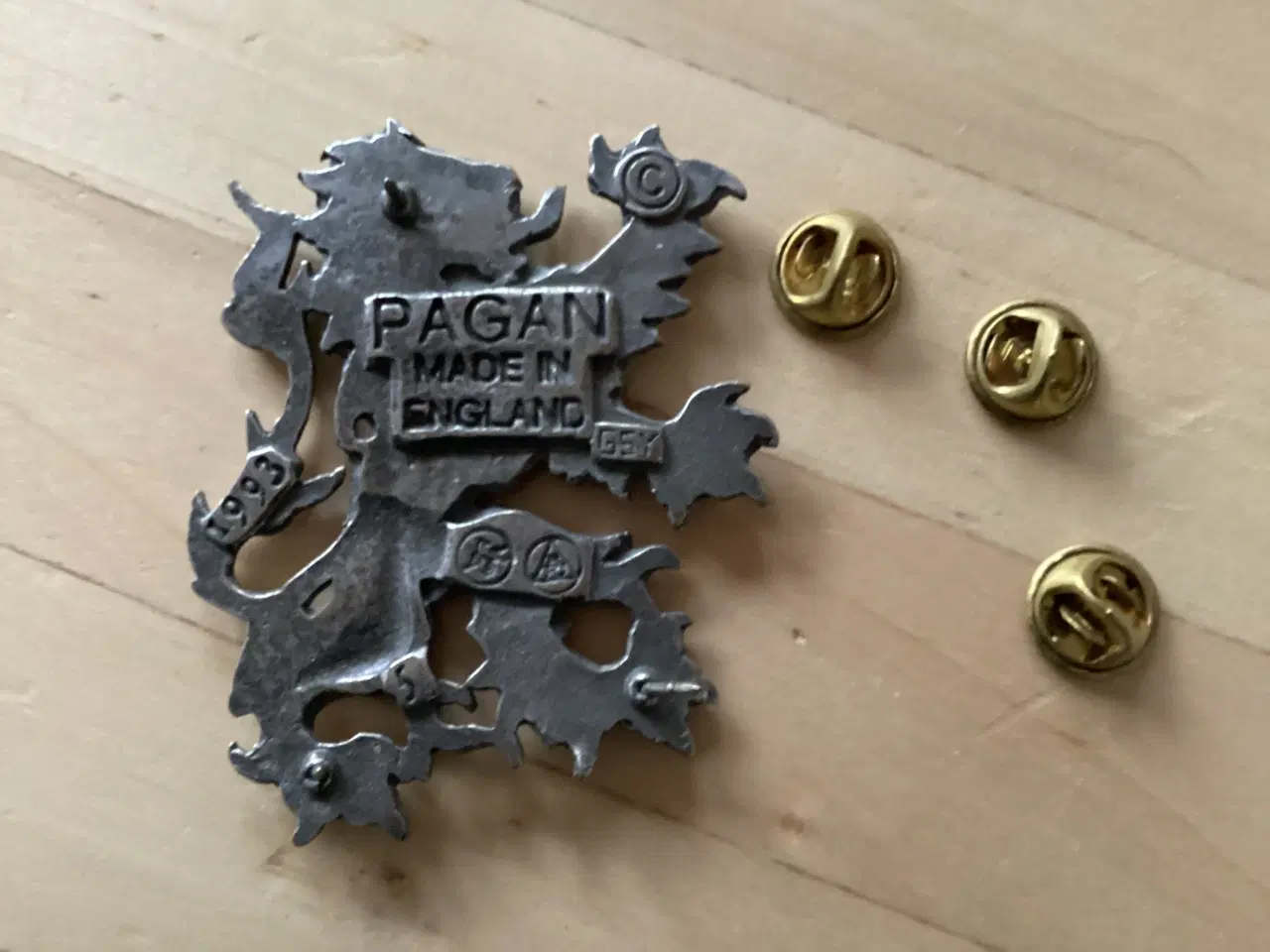Billede 2 - Broche “rejsende løve” reversnål 