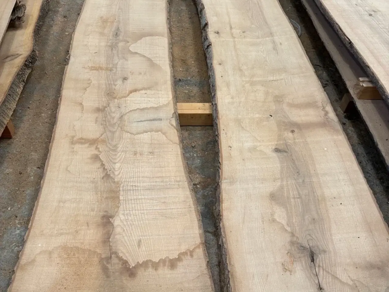 Billede 2 - Asketræs planker 2 styk