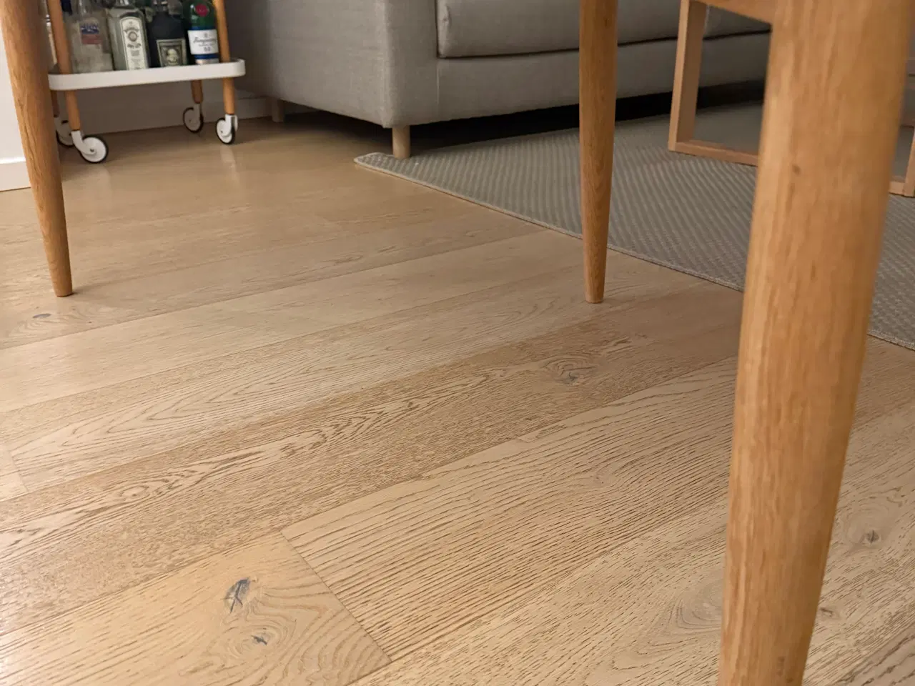 Billede 4 - Sofabord med hvid plade og træben