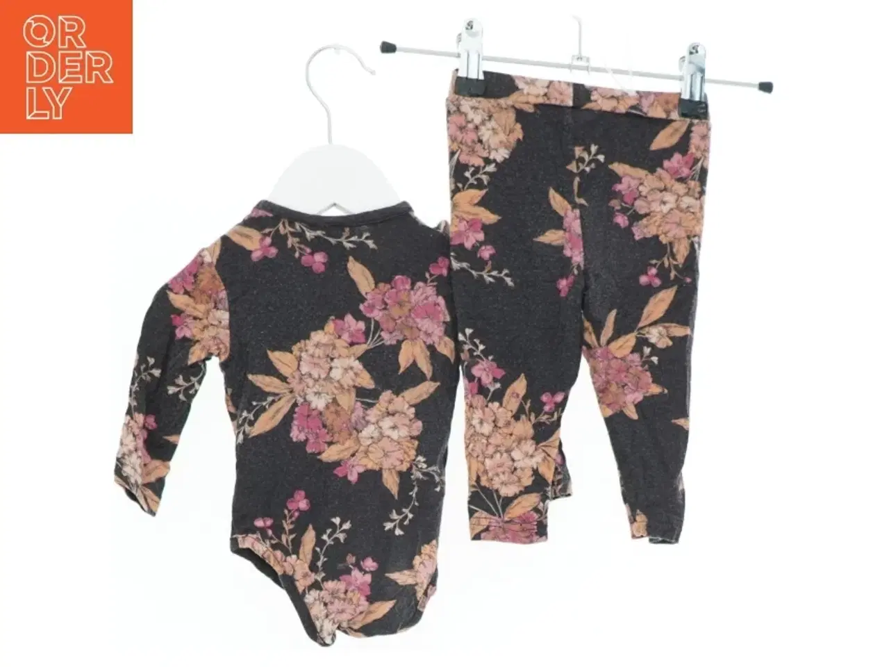 Billede 2 - Blomsterprint bodystocking og leggings sæt fra Petit (str. 62)