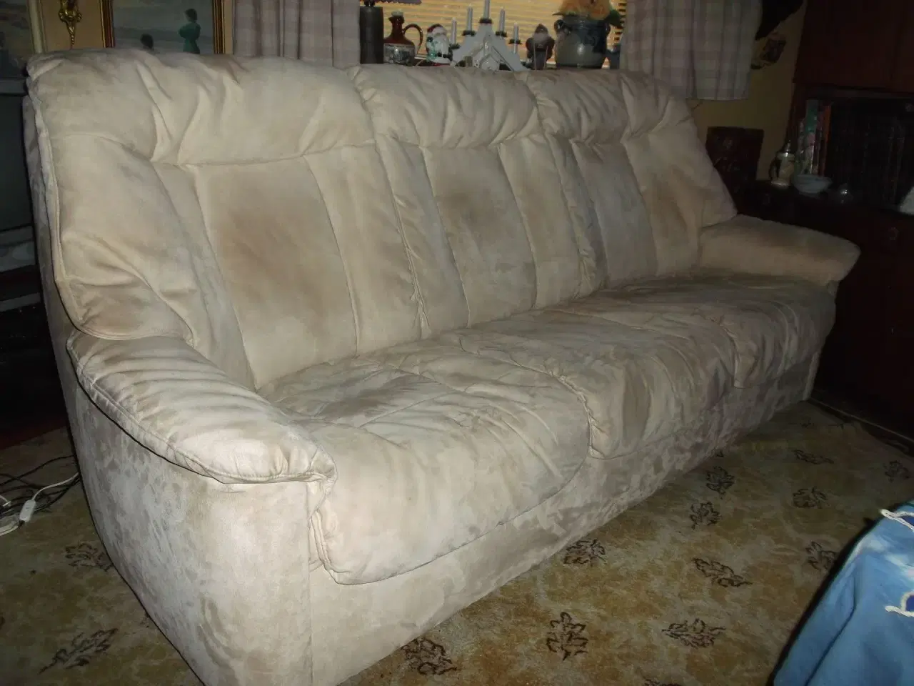 Billede 3 - 3 pers.sofa af lys Alcantara stof