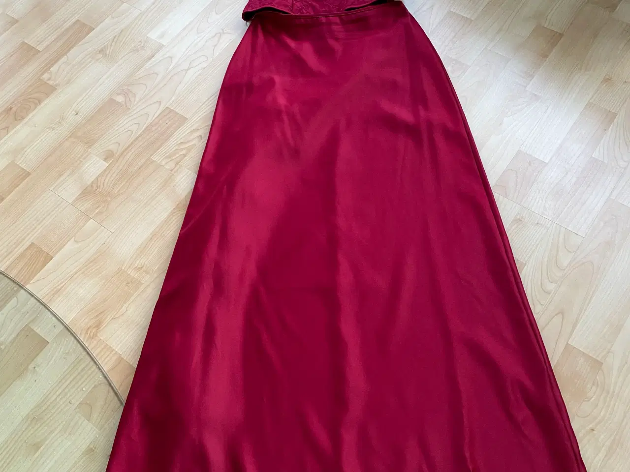 Billede 2 - Festkjole i to dele