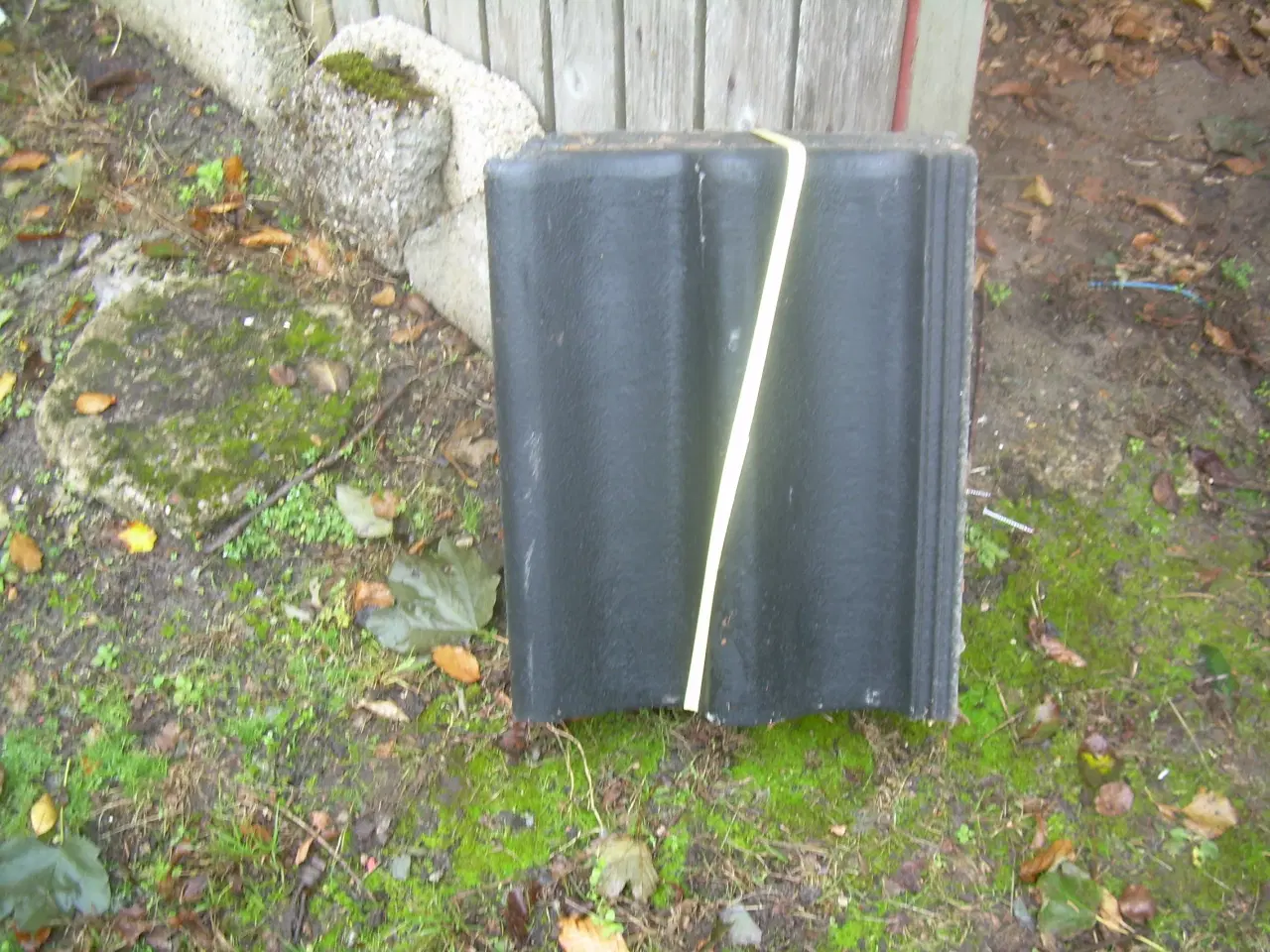 Billede 1 - Tagsten sorte 2 lag maling ny ca