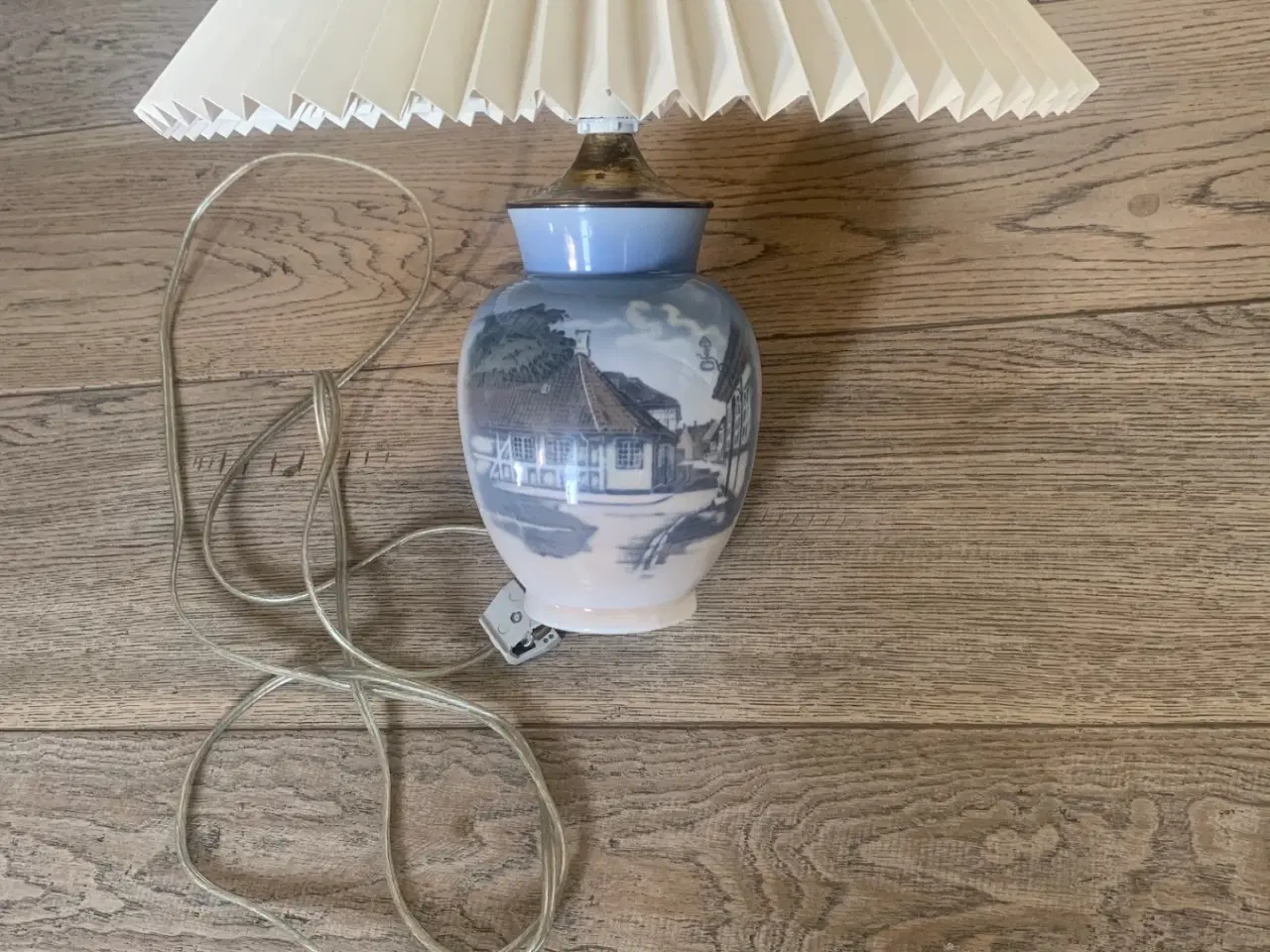 Billede 5 - H C Andersens hus bordlampe 