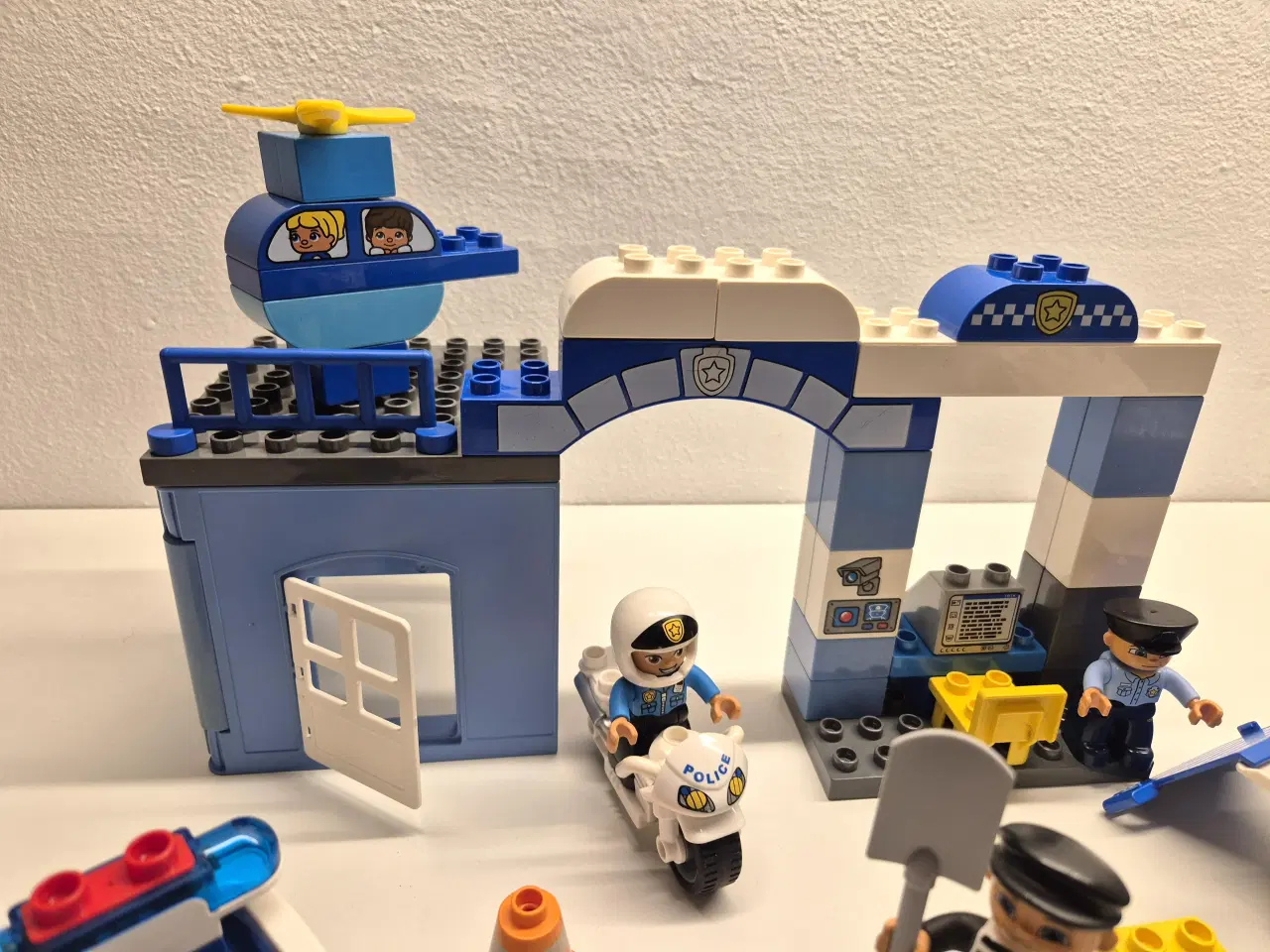 Billede 3 - Duplo Politi , Fangetransport, Politibil med blink