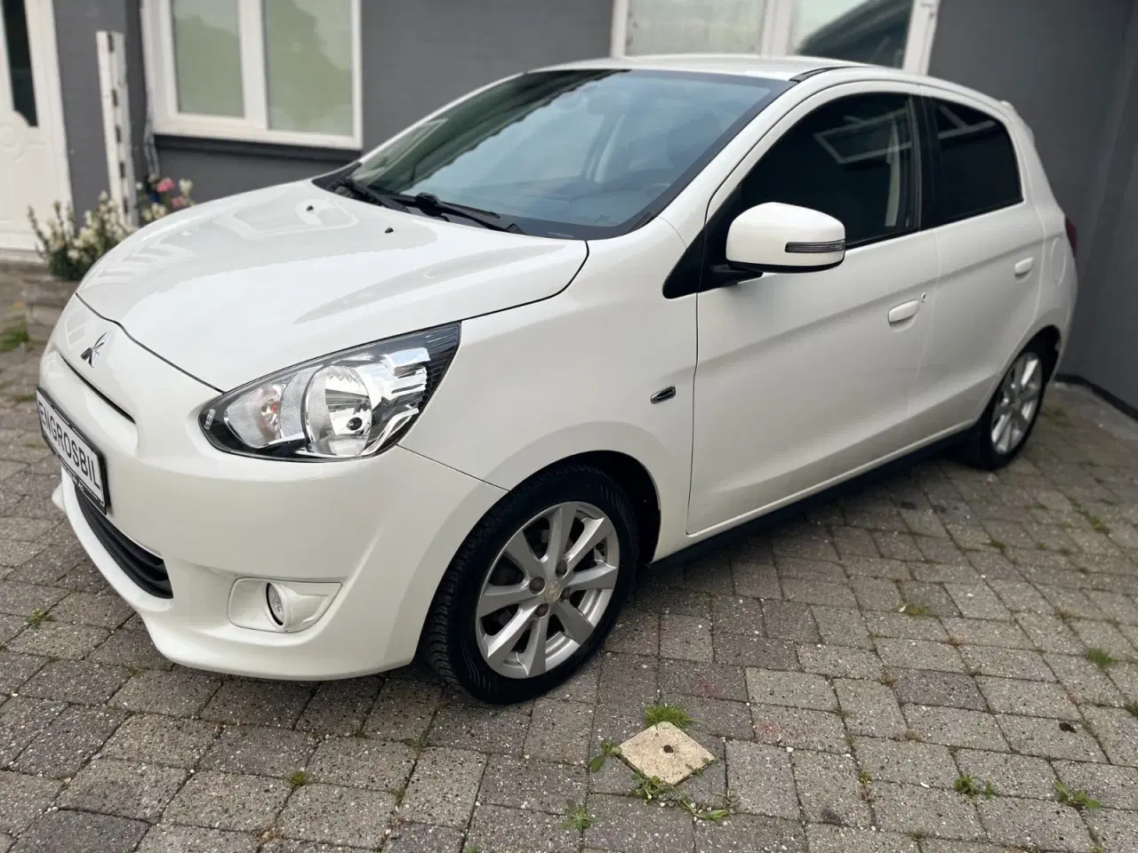 Billede 1 - Mitsubishi Space Star 1,2 Black & White