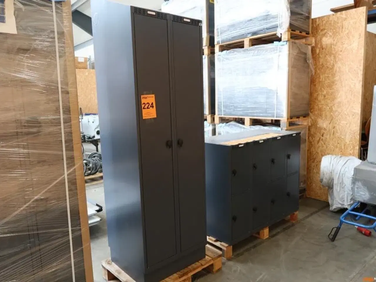 Billede 1 - GARDEROBESKAB me