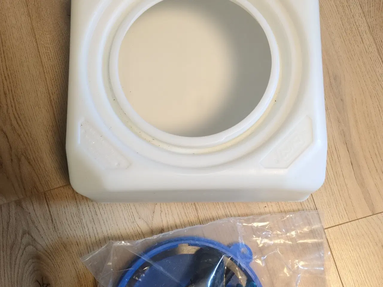 Billede 1 - Ubrugt 37 liter vand/brændstof tank
