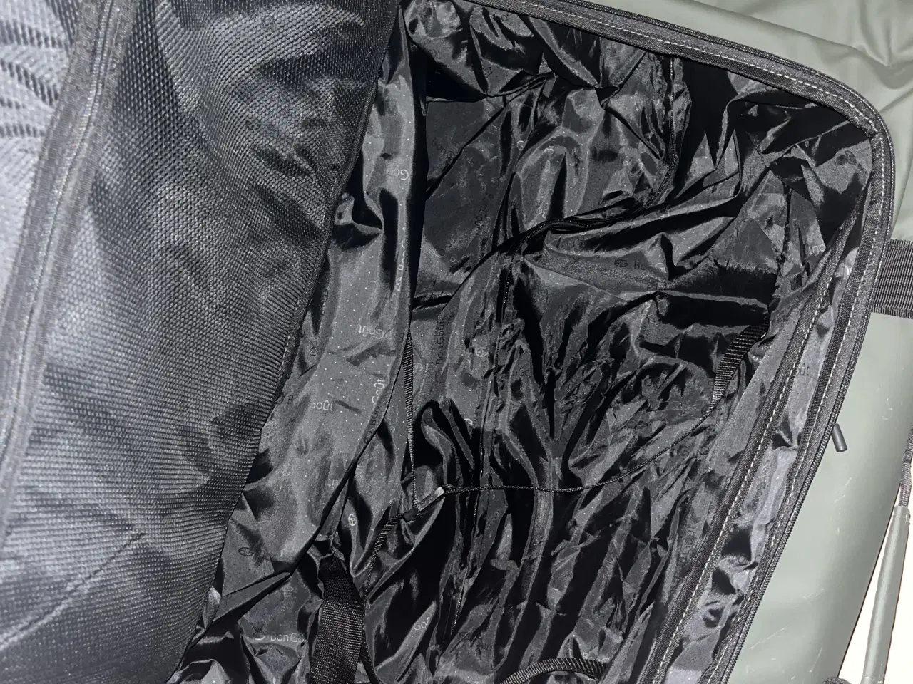 Billede 2 - Stor grøn soft kuffert med 2 hjul og massere plads