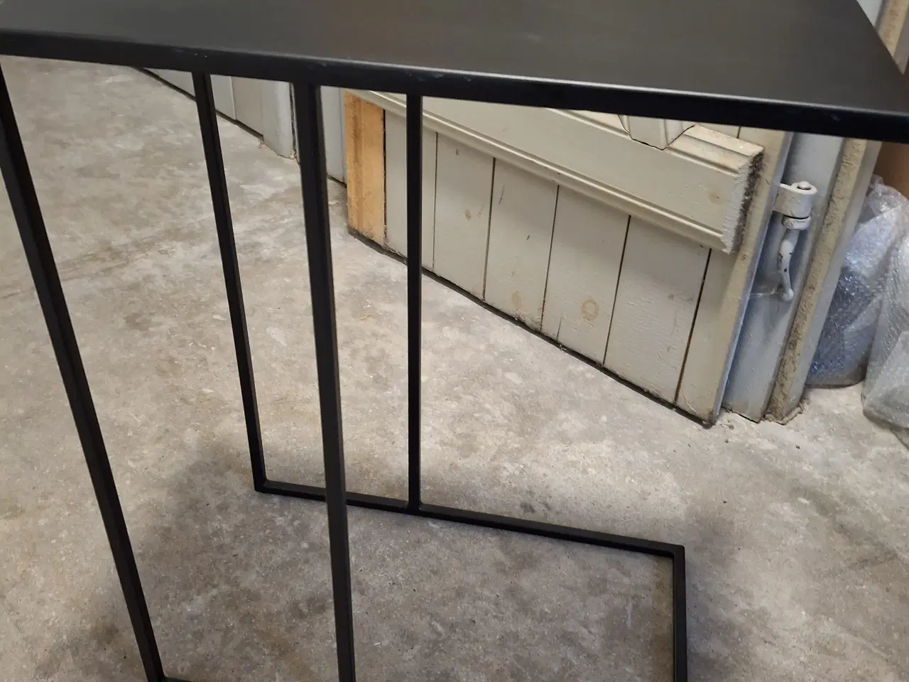 Billede 1 - Sidebord/afsætningsbord/C-bord i sortlakeret stål