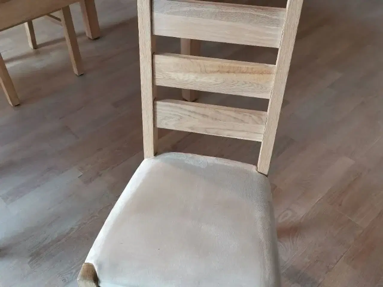 Billede 3 - Egetræsbord og stole
