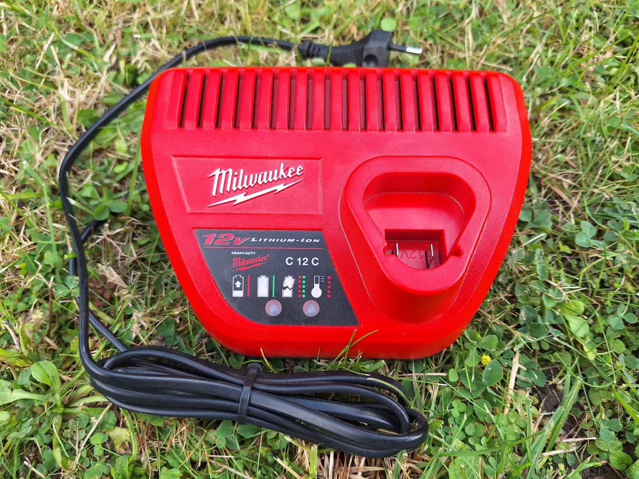 Billede 1 - Milwaukee 12 volt batterioplader sælges. 