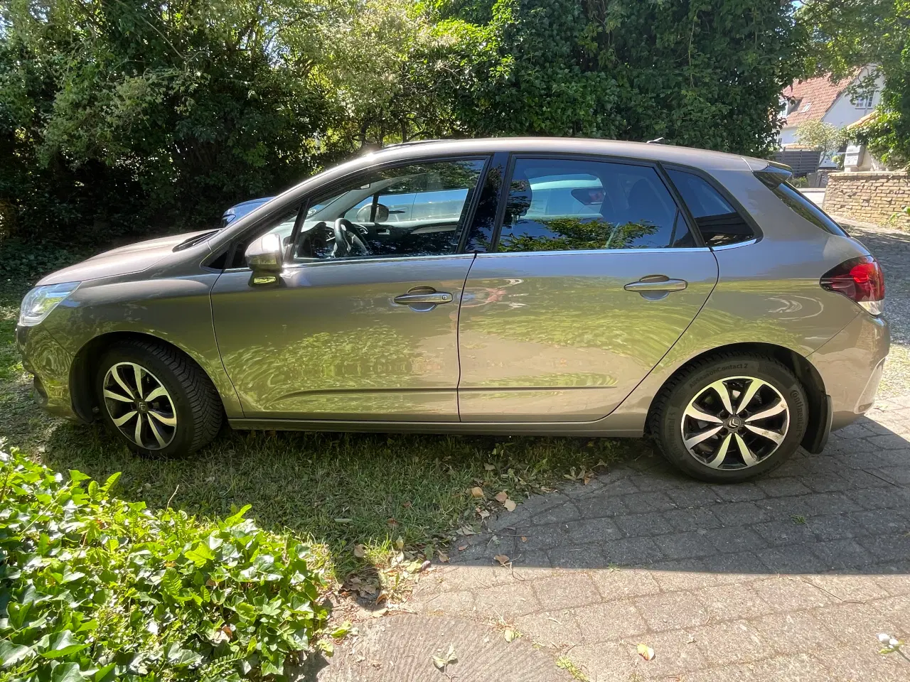 Billede 14 - Citroen C4 kører langt på liter