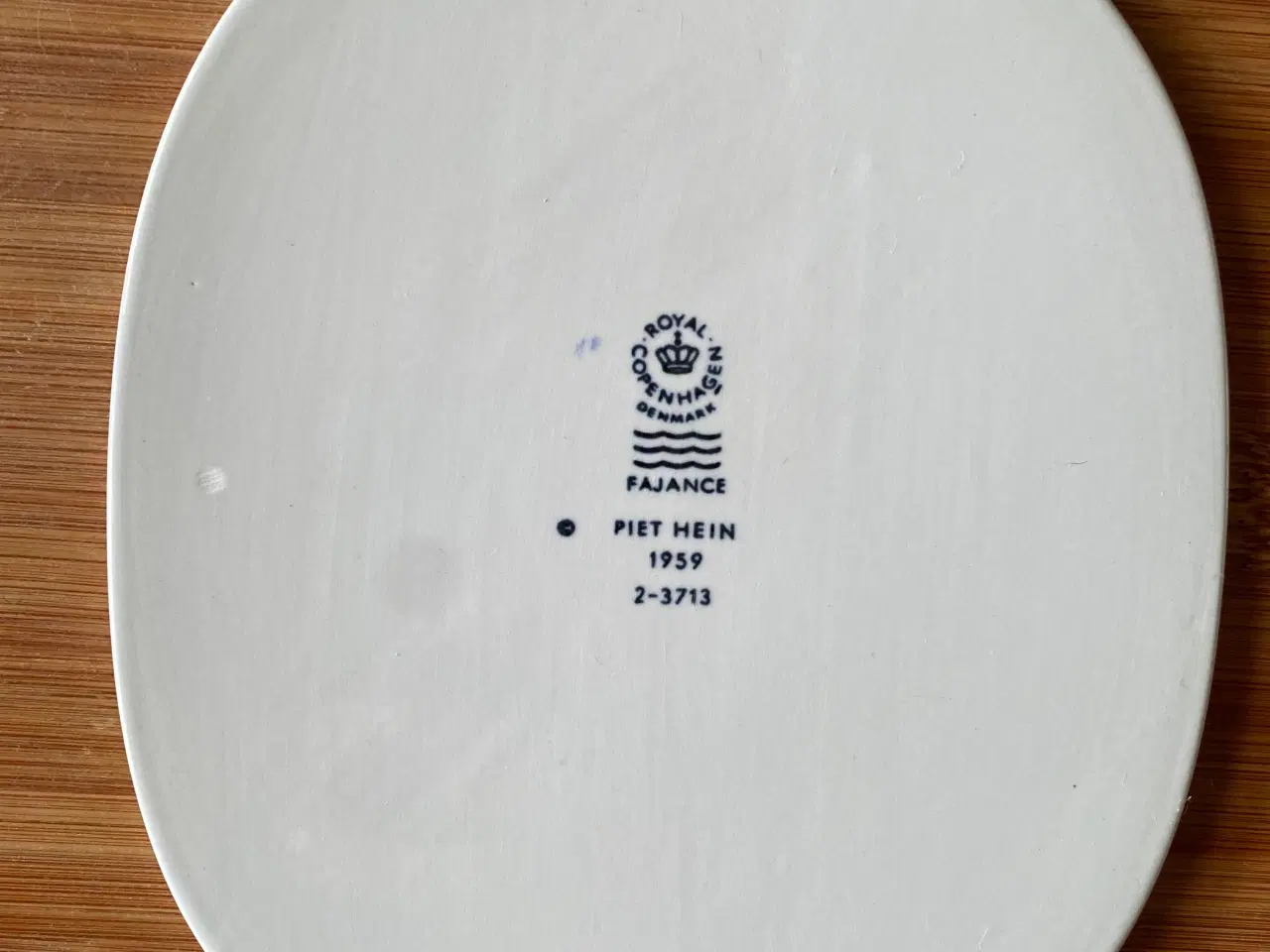 Billede 5 -  2 Piet Hein platter i kongeligt porcelæn 