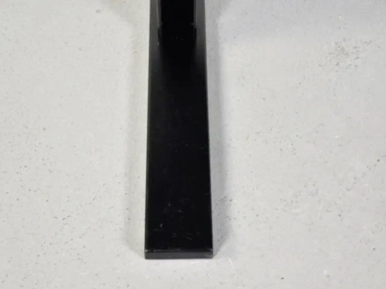 Billede 9 - Holmris b8 hæve-/sænkebord i hvid med sort stel