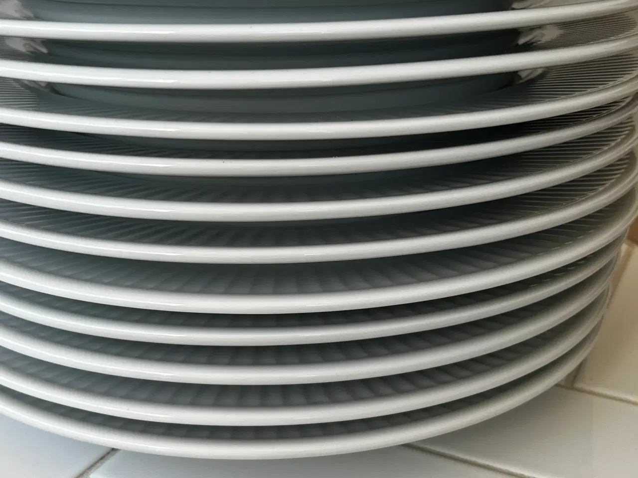 Billede 2 - 14 Pillivuyt plissé middagstallerkner 28 cm