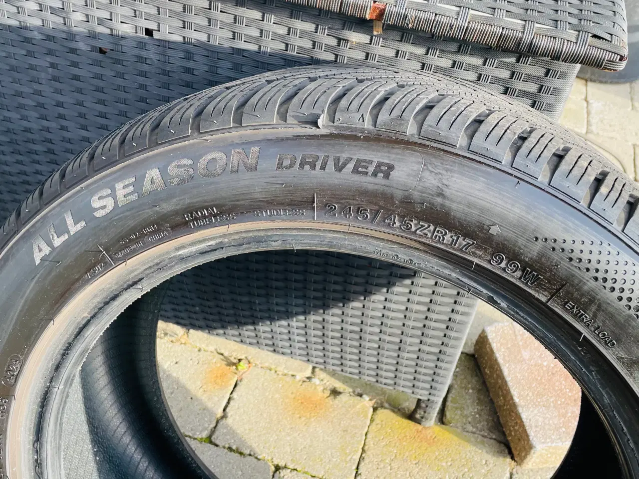 Billede 2 - To helårsdæk 245/45/17 nye