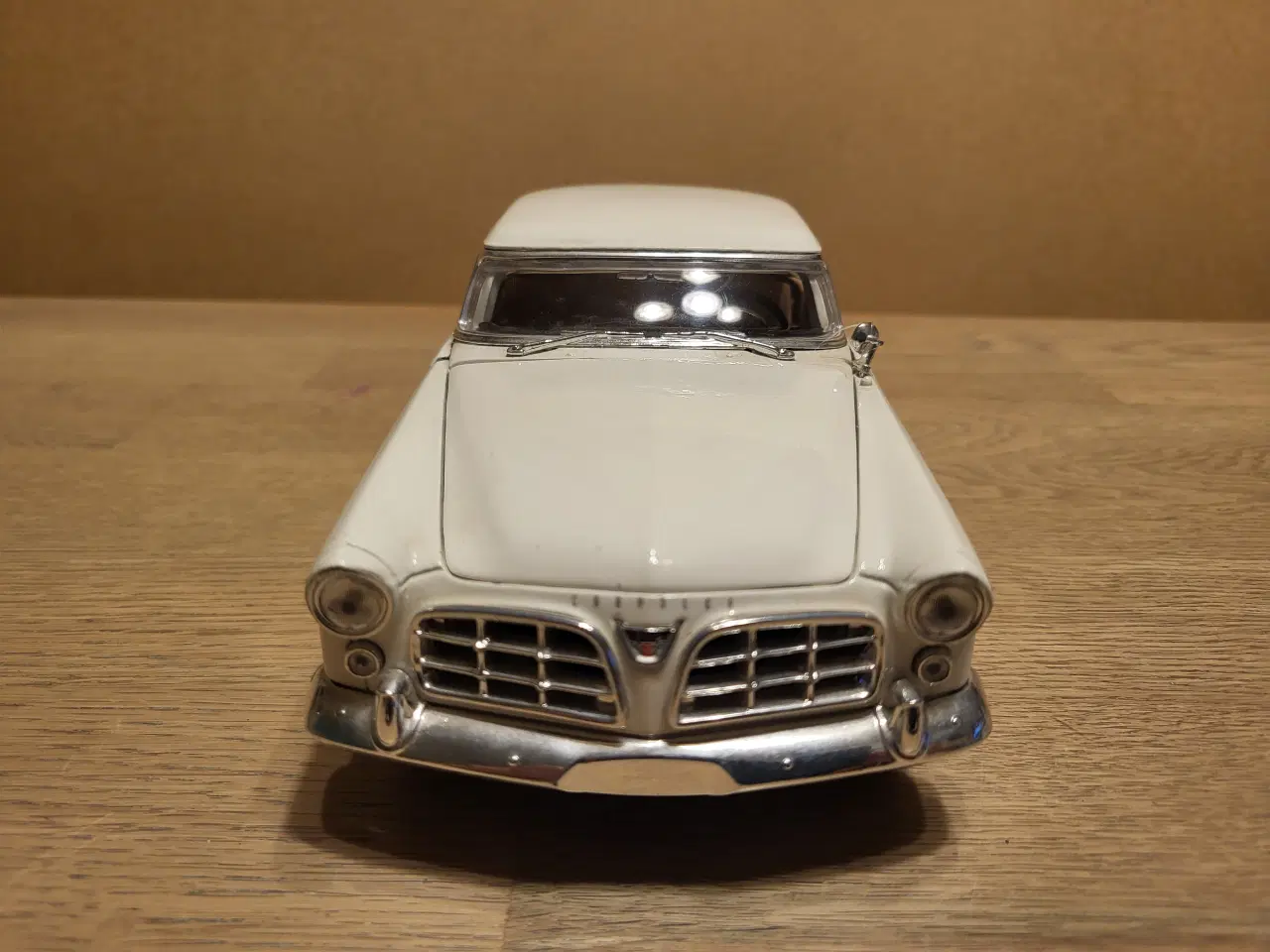 Billede 5 - Modelbil, Chrysler 300b White 1956, skala 1/18