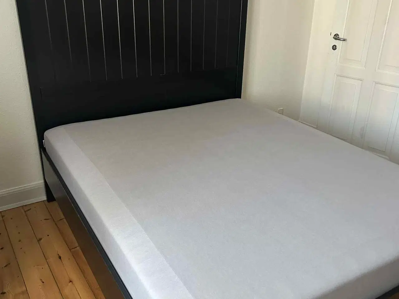 Billede 3 - Sengestel og madras 