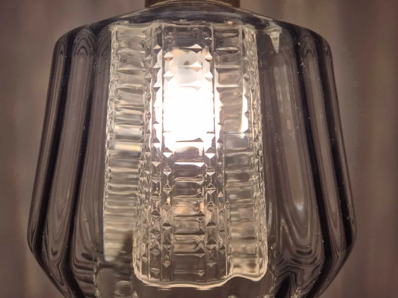 Billede 6 - Smuk svensk retrolampe i røgfarvet glas 