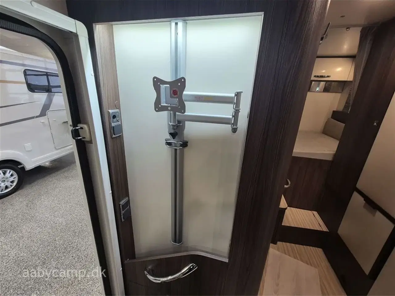 Billede 18 - 2019 - Benimar Tessoro 442   NK pakke. Automatgear. 95 Ah Batteri. solcelle. markise.  varme på spildevand. en ejer fra ny.  fuld service hos Ford inkl. tandrem. undervognsbehandlet.