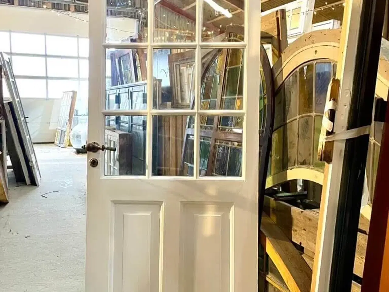 Billede 2 - Smal , udvendig enkeltdør m. gammelt glas