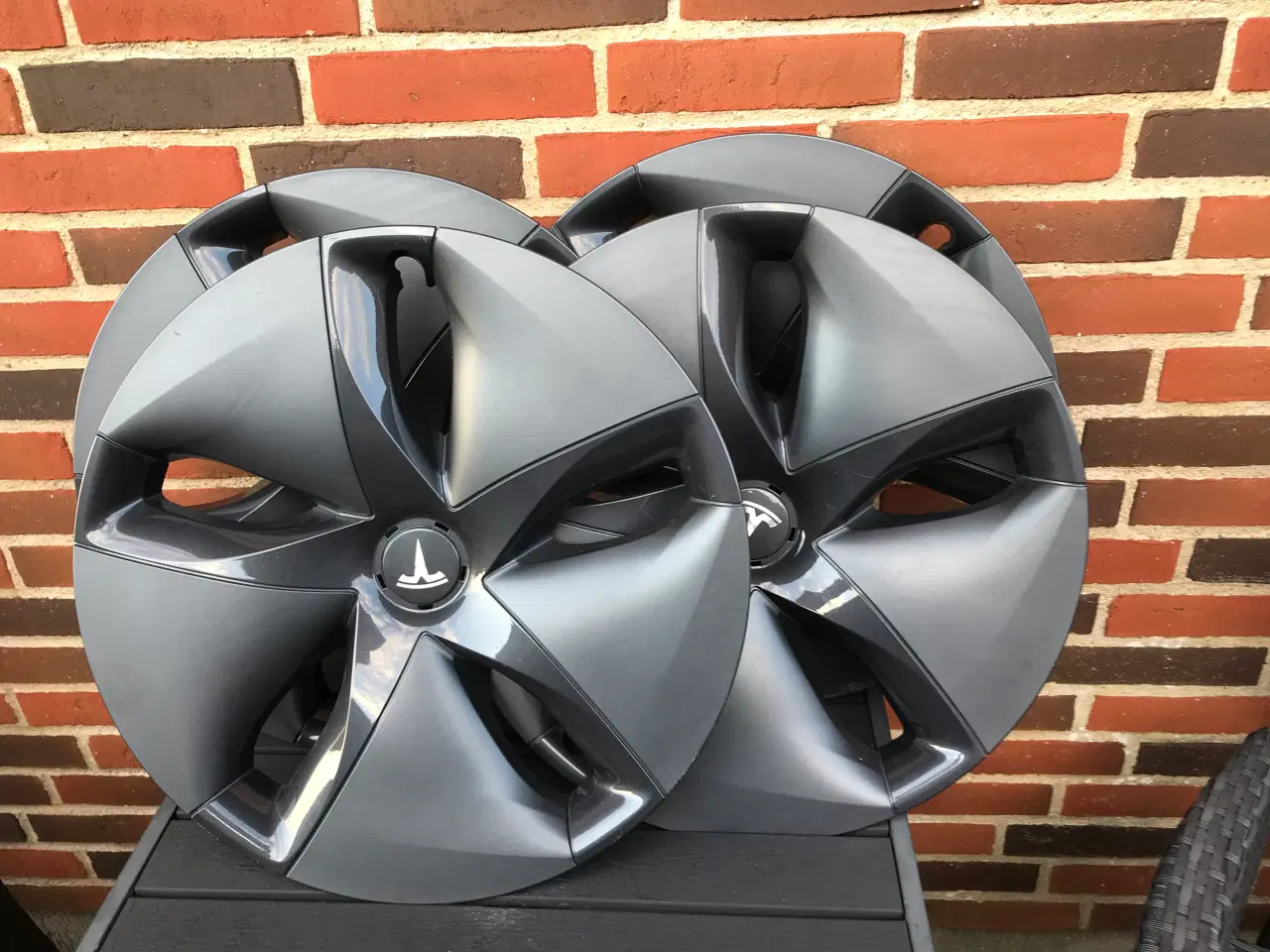 Billede 1 - 4 Tesla navkapsler