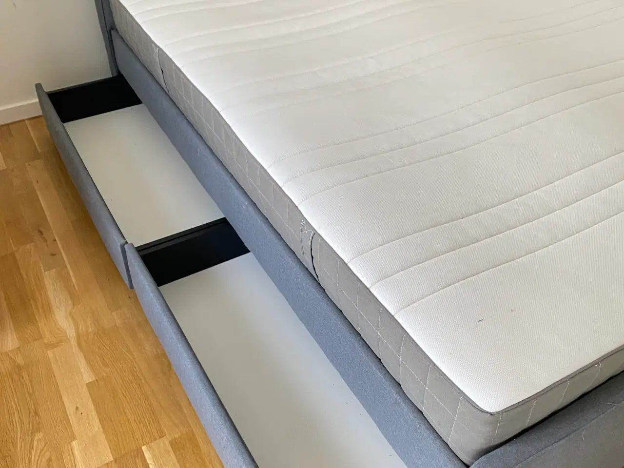 Billede 2 - Flot IKEA seng og madras 140 c 200 cm