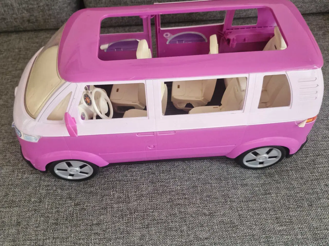 Billede 3 - Barbie dukkehus og Barbie bus