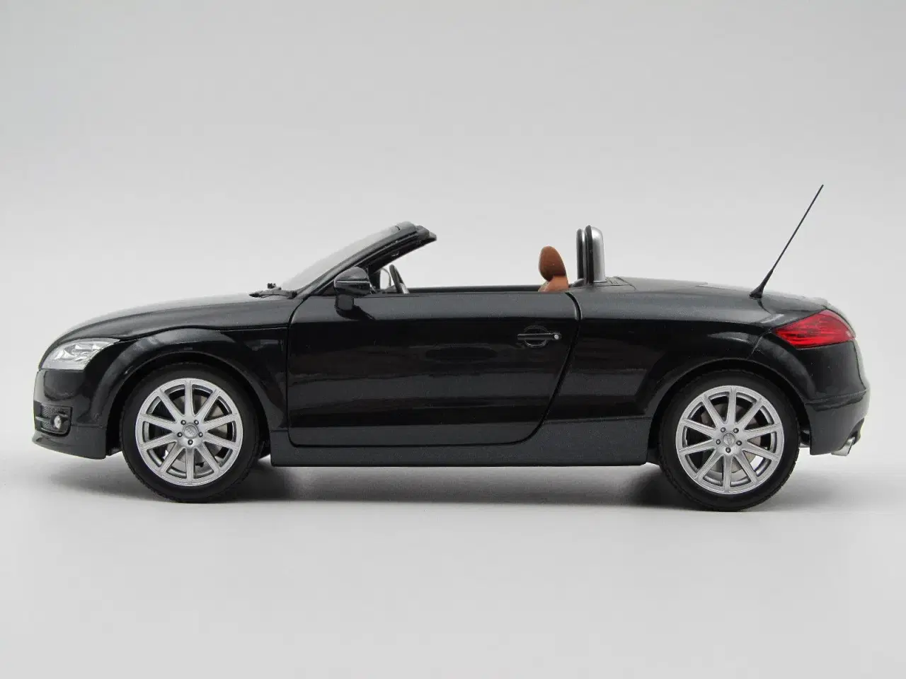 Billede 2 - 2007 Audi TT Roadster 1:18  Super god kv