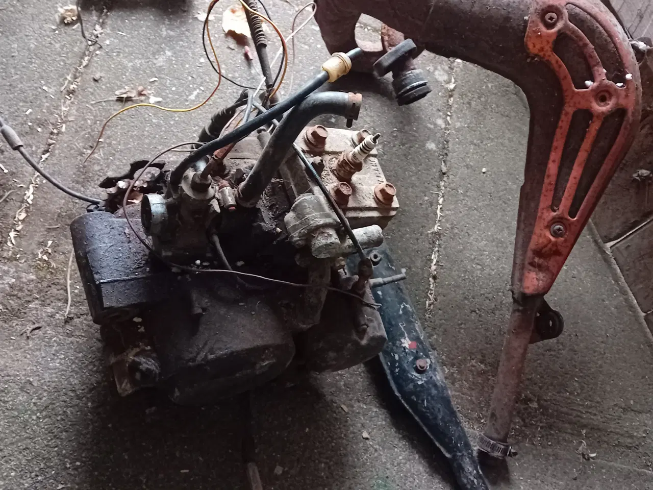 Billede 4 - Reservedele dt 125