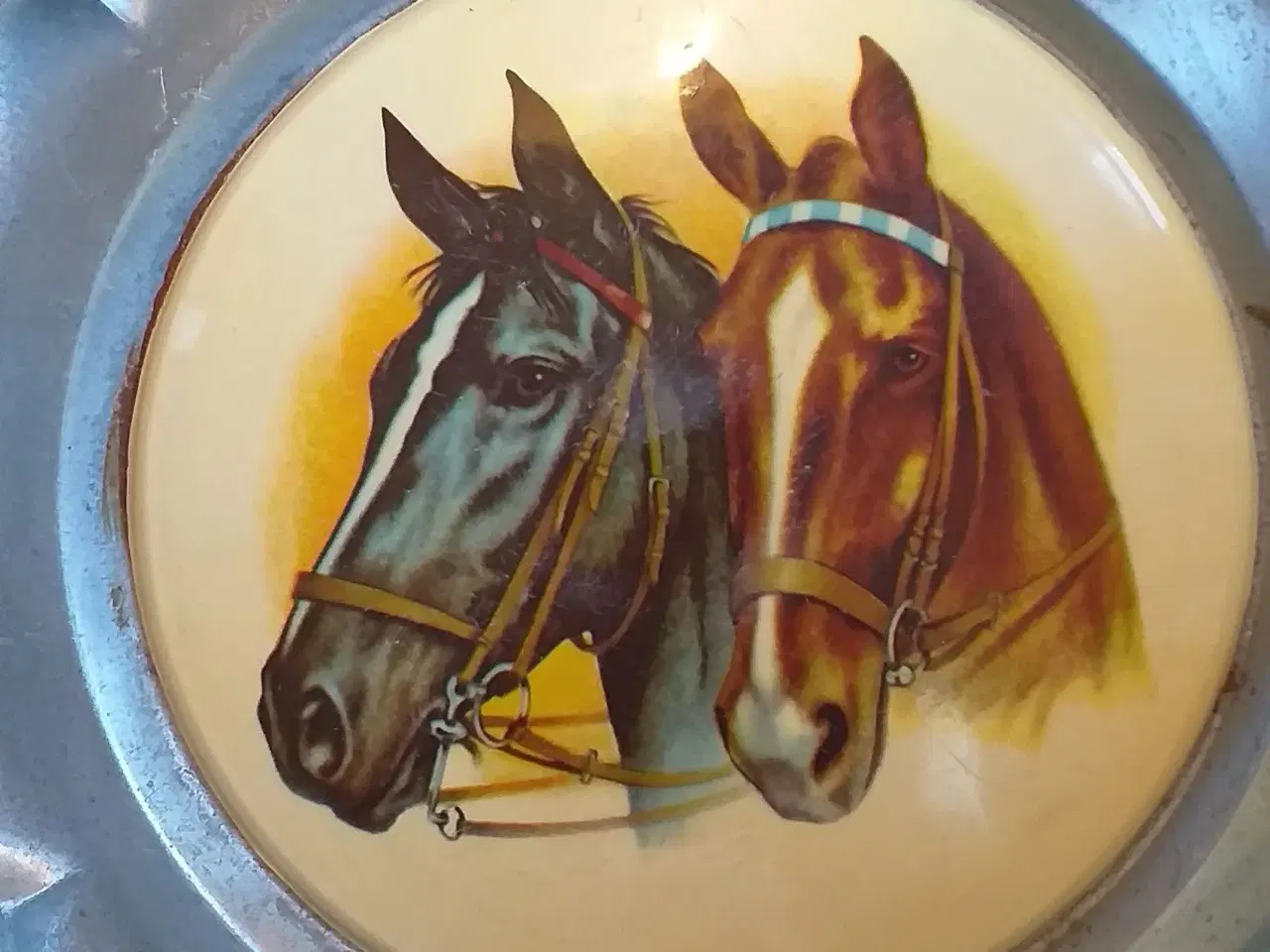Billede 1 - 4 stk. Tin Platter med heste motiver.