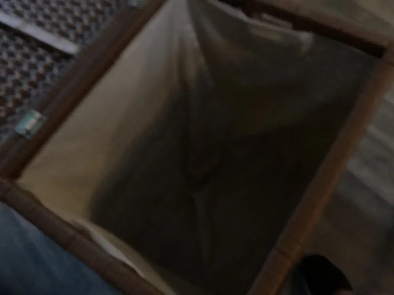 Billede 6 - Vasketøjskurv i kraftigt flet 